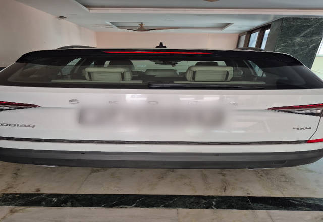 https://images10.gaadi.com/usedcar_image/4534150/original/cf40b057-a5cd-4f4b-a150-b3a81446c679.?imwidth=6400