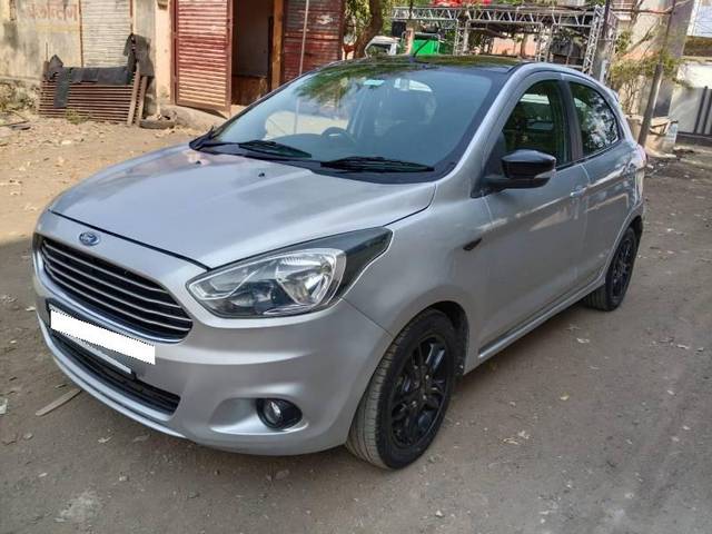 https://images10.gaadi.com/usedcar_image/4534178/original/processed_798e7156-a6ee-4648-9fd2-cb1629ac4c0c.jpg?imwidth=6400