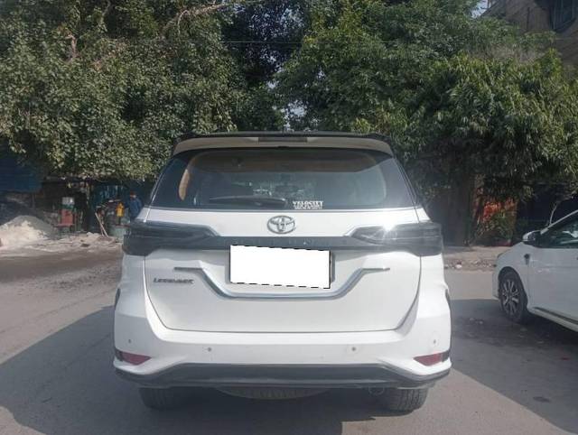 https://images10.gaadi.com/usedcar_image/4534183/original/processed_b6b2f907-59bd-4078-bd02-2fe46071c735.jpg?imwidth=6401