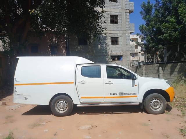 https://images10.gaadi.com/usedcar_image/4534195/original/processed_ceceaebb09e1a2eb0940291e221e7e26.jpg?imwidth=6401