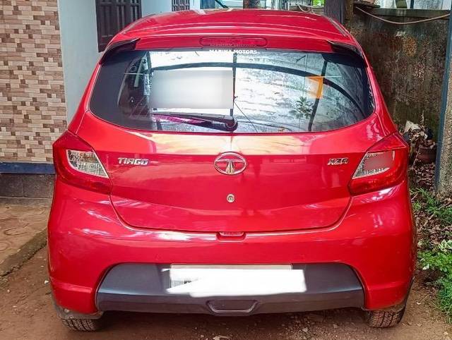https://images10.gaadi.com/usedcar_image/4534208/original/processed_655db03f-9d9d-4235-9129-468dad76ee4e.jpeg?imwidth=6401