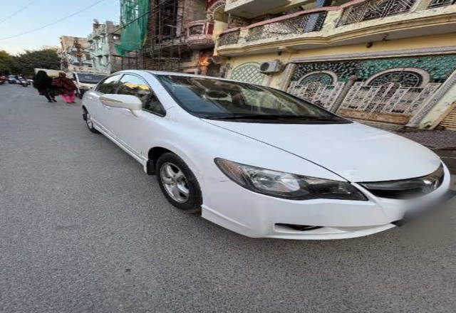 https://images10.gaadi.com/usedcar_image/4534211/original/3dcd1e63-ae75-4550-a9e2-a64f1332f7f1.?imwidth=6401