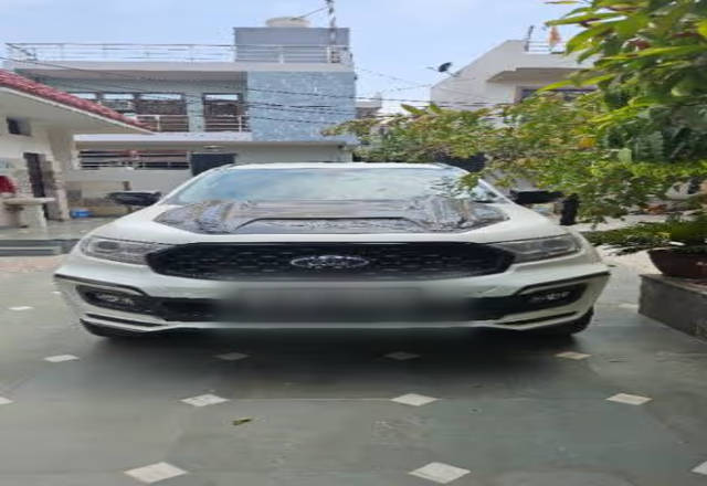 https://images10.gaadi.com/usedcar_image/4534216/original/22608d77-0738-4c94-9b2d-561effc2a9d6.?imwidth=6400