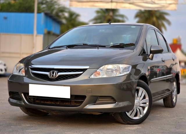 https://images10.gaadi.com/usedcar_image/4534218/original/processed_8d289b39aa868405f7ec6fb4fc86417a.jpg?imwidth=6402