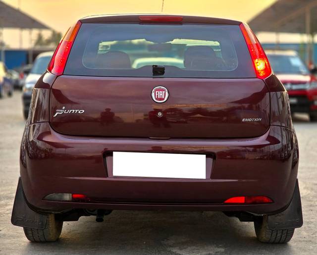 https://images10.gaadi.com/usedcar_image/4534219/original/processed_1bbeca7a8fe070ebda1040eca64a16db.jpg?imwidth=6401