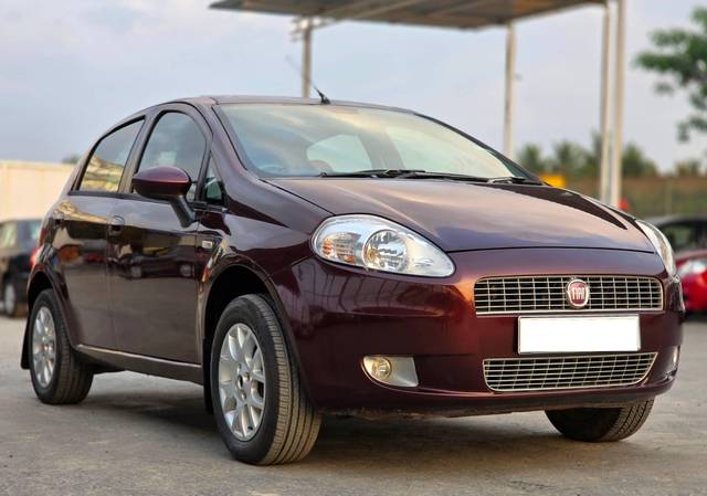 https://images10.gaadi.com/usedcar_image/4534219/original/processed_8fcb654a204c6a08c4f4b3c84105070a.jpg?imwidth=6400