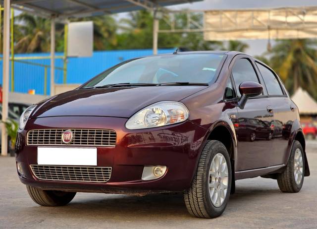 https://images10.gaadi.com/usedcar_image/4534219/original/processed_ce212e443fea47b4233bc03a811b5296.jpg?imwidth=6402