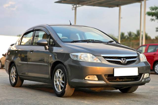https://images10.gaadi.com/usedcar_image/4534222/original/processed_86dde905ffa4bc5228e8c55d87b6bdf7.jpg?imwidth=6400