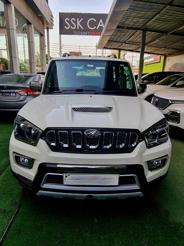 https://images10.gaadi.com/usedcar_image/4534224/original/processed_4b6724775aefa1971f38865735b668ae.jpg?imwidth=6402