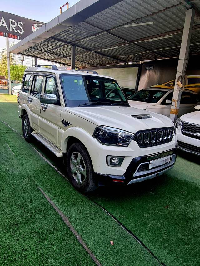 https://images10.gaadi.com/usedcar_image/4534224/original/processed_5135433e0a3cd5585cd2357c587acda6.jpg?imwidth=6400