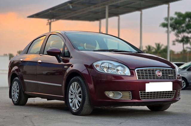 https://images10.gaadi.com/usedcar_image/4534228/original/processed_5ebf8f94fae789b200cad7e9698f8d15.jpg?imwidth=6400
