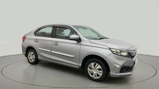 https://images10.gaadi.com/usedcar_image/4534230/original/154df6dfb58bbf68c31088152475fd7e.jpg?imwidth=6400