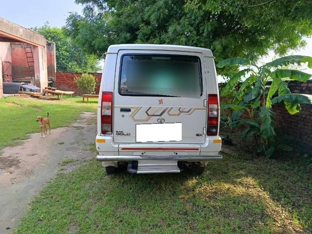 https://images10.gaadi.com/usedcar_image/4534242/original/processed_e44ec962-4a46-40bb-aa89-8c15e67bd20e.jpg?imwidth=6402