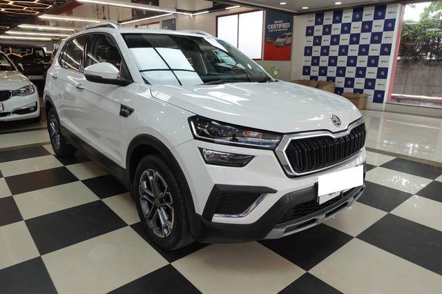 https://images10.gaadi.com/usedcar_image/4534272/original/processed_060484ee45eba4162f2e47ff54e771ae.jpg?imwidth=6400