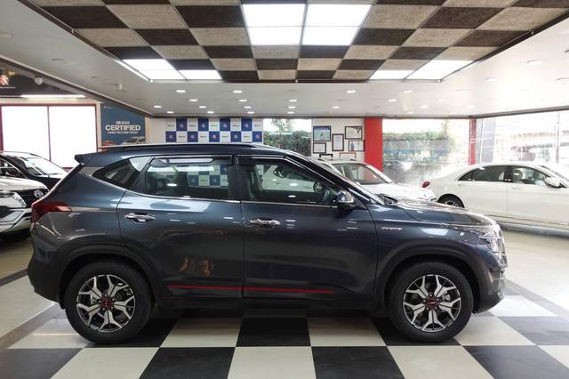https://images10.gaadi.com/usedcar_image/4534277/original/processed_94b2b0bfe3eef2c0b6c4fe03171c4bfa.jpg?imwidth=6401
