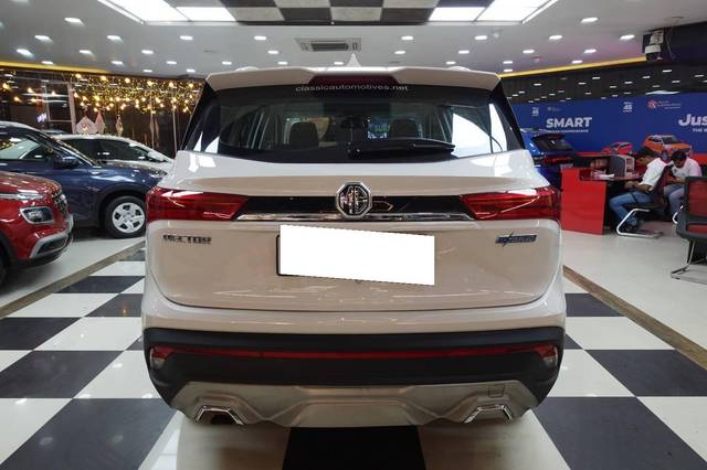https://images10.gaadi.com/usedcar_image/4534281/original/processed_2aca8d24317e0d7e0a9d46d567fbd719.jpg?imwidth=6402