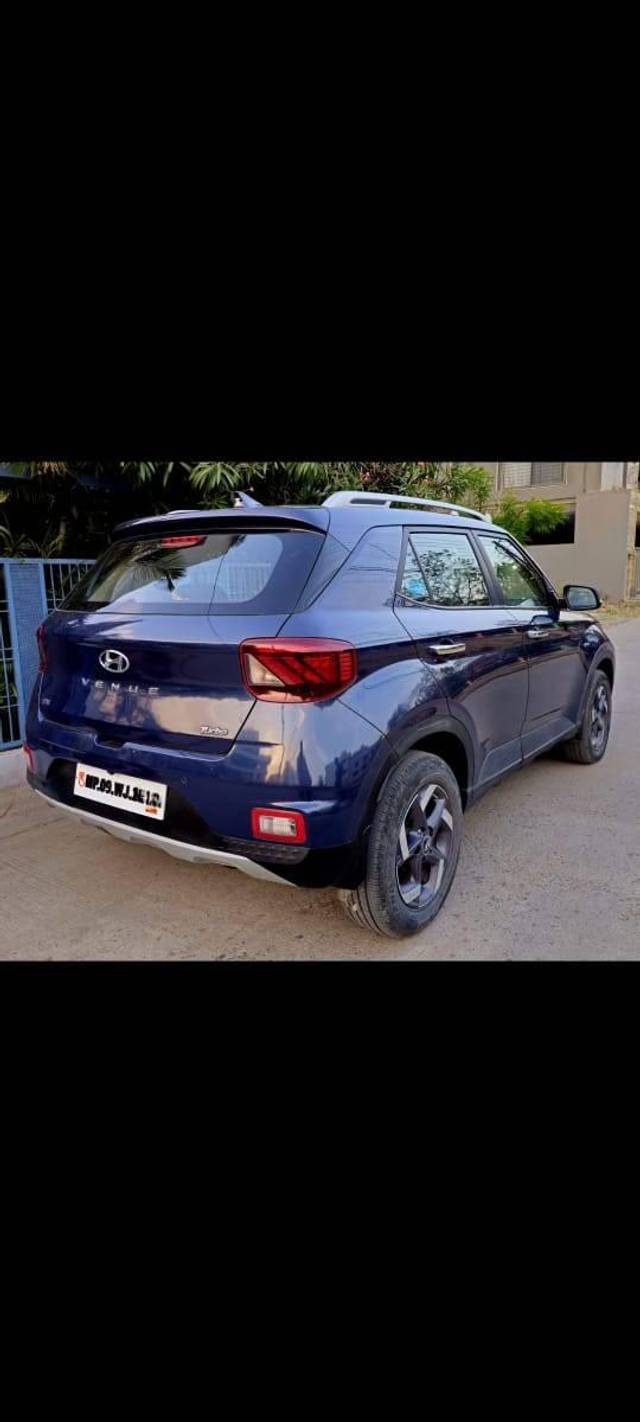 https://images10.gaadi.com/usedcar_image/4534286/original/processed_6777f3cd1246694ce7d168baa970273e.jpeg?imwidth=6401
