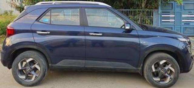 https://images10.gaadi.com/usedcar_image/4534286/original/processed_93c6f1138d21afede32e50f8f967a7fc.jpeg?imwidth=6402
