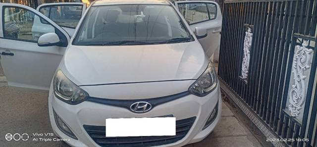 https://images10.gaadi.com/usedcar_image/4534288/original/processed_8dc61e0b-dd75-4e49-abe9-f5c1a49811af.jpg?imwidth=6401