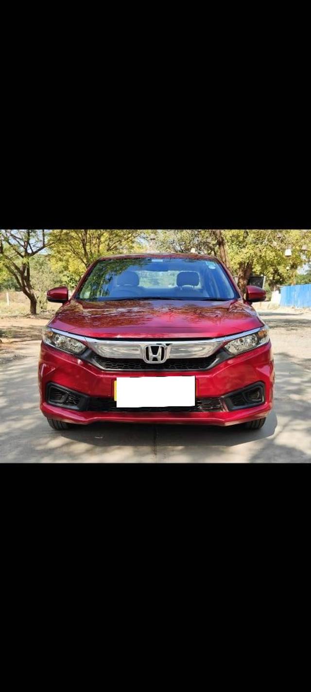 https://images10.gaadi.com/usedcar_image/4534290/original/processed_d5a6cb761d59fc9011ca2a568d29a4bc.jpeg?imwidth=6400