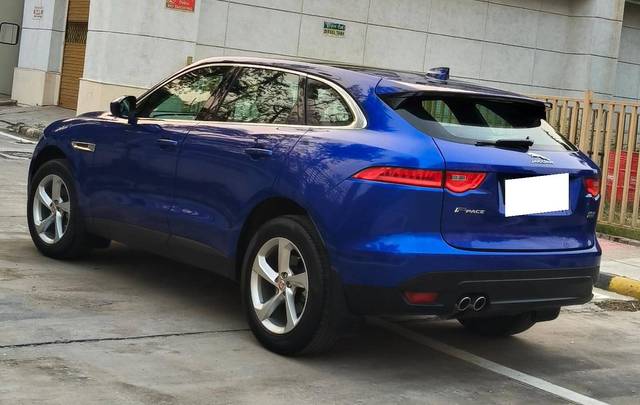 https://images10.gaadi.com/usedcar_image/4534294/original/processed_6ebbed3dc32f51cc8d6462287029e60e.jpg?imwidth=6402