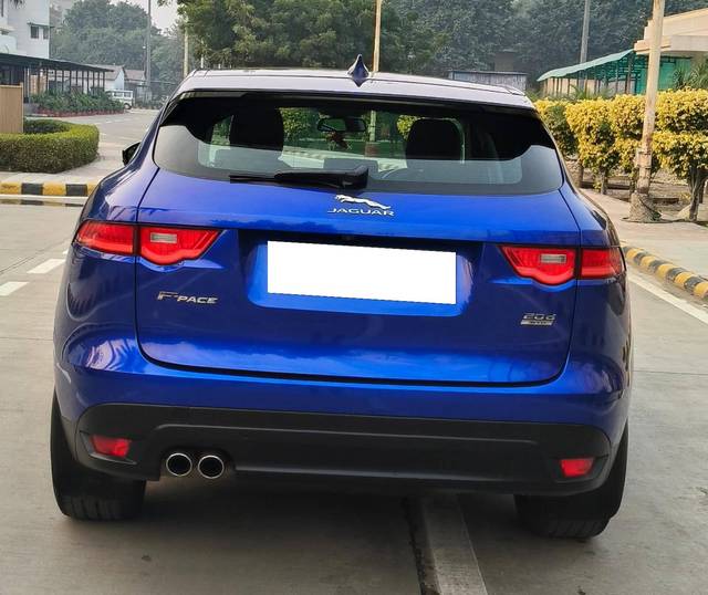 https://images10.gaadi.com/usedcar_image/4534294/original/processed_ebde8e0e21b47f3b55fd79f1aaa03952.jpg?imwidth=6401