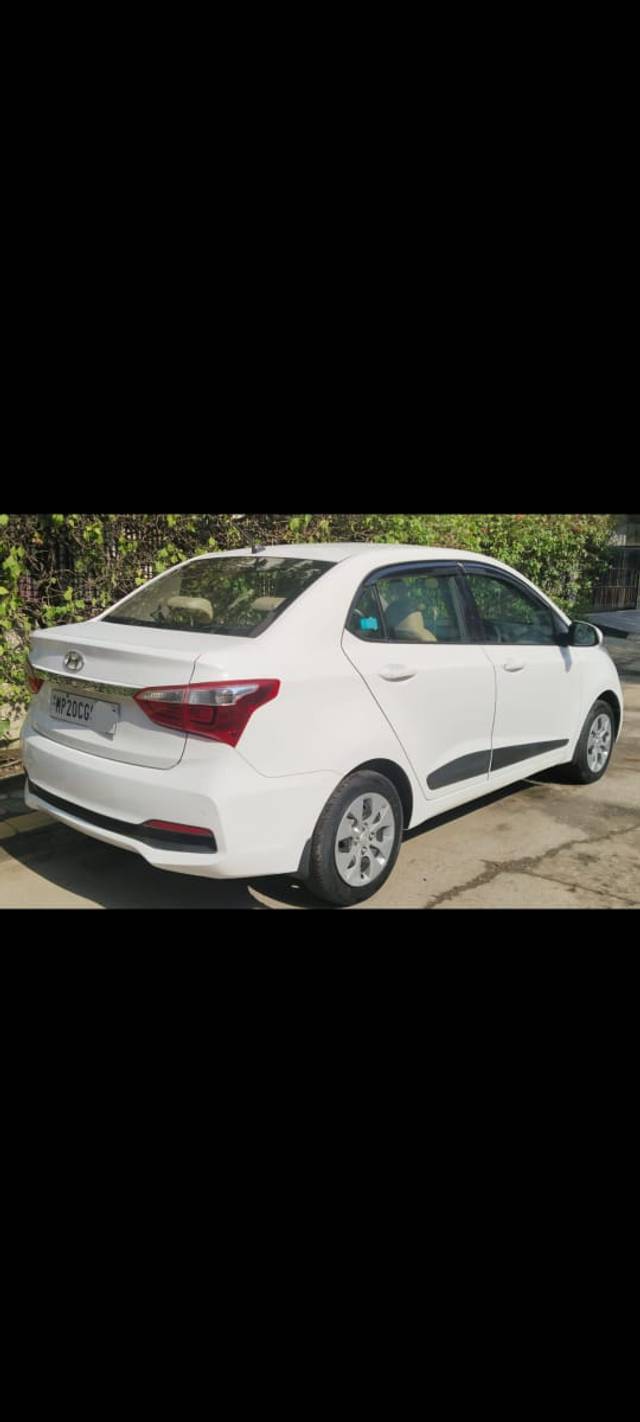 https://images10.gaadi.com/usedcar_image/4534298/original/1f1c9ca90d8fa70e266549fb6187eb97.jpeg?imwidth=6401