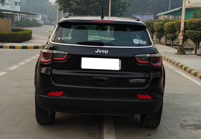 https://images10.gaadi.com/usedcar_image/4534301/original/processed_0667b9ff2446a9dbd0ef34d12d9a926d.jpg?imwidth=6402