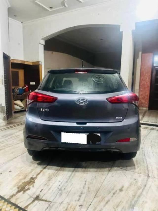 https://images10.gaadi.com/usedcar_image/4534303/original/processed_c6ff1712-0a99-44aa-b09e-a073215e2e7e.jpg?imwidth=6401