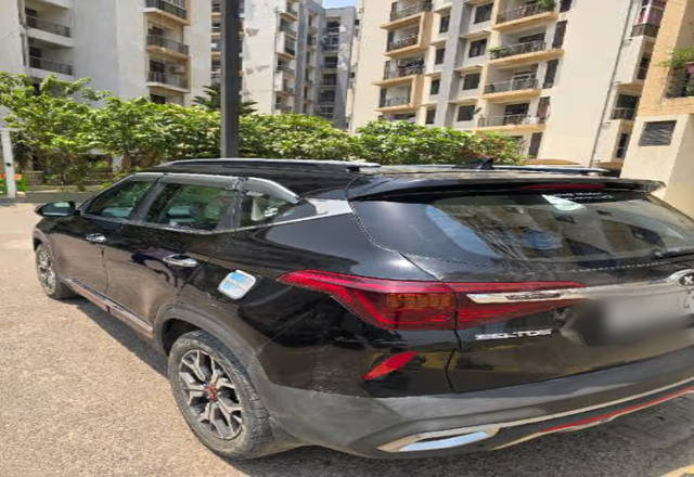 https://images10.gaadi.com/usedcar_image/4534325/original/5926fe2d-3ad9-4e38-9794-45d3f80f85ee.?imwidth=6400