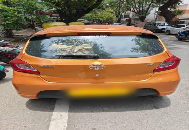 https://images10.gaadi.com/usedcar_image/4534341/original/3a6bcb97-ffa1-4528-9a70-81529c64ed79.?imwidth=6401