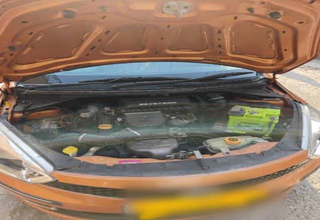 https://images10.gaadi.com/usedcar_image/4534341/original/d875e6b0-7ae7-4e8a-b269-cd74e481bce9.?imwidth=6402