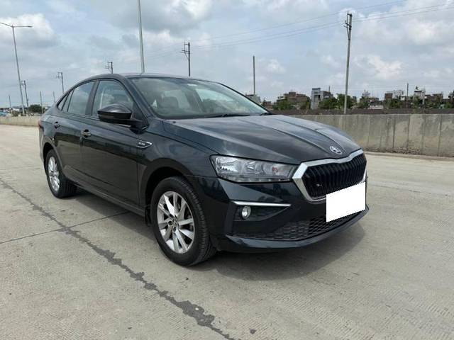 https://images10.gaadi.com/usedcar_image/4534395/original/processed_261c70b4-ff33-48ef-a78c-9584416cf996.jpg?imwidth=6400