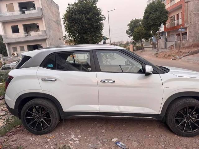 https://images10.gaadi.com/usedcar_image/4534422/original/processed_dced8d1e-9076-4660-ab62-2dfb3f010f29.jpeg?imwidth=6401