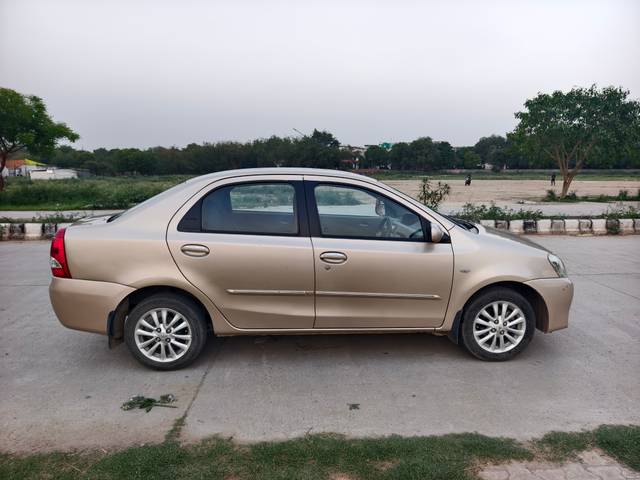 https://images10.gaadi.com/usedcar_image/4534451/original/565550cccb3fb2487c59639d0bf25fcd.jpg?imwidth=6401