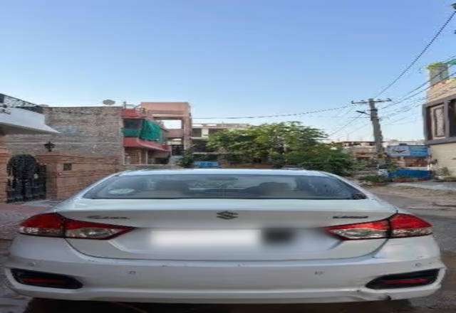 https://images10.gaadi.com/usedcar_image/4534454/original/03d2700f-3f97-413d-aa89-4eff1fb1ad3f.?imwidth=6402