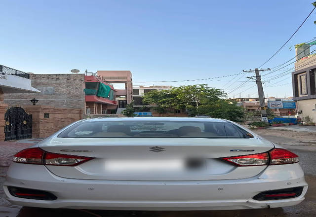 https://images10.gaadi.com/usedcar_image/4534456/original/95ef132e-8f5a-4b82-b810-340bded45b3d.?imwidth=6402