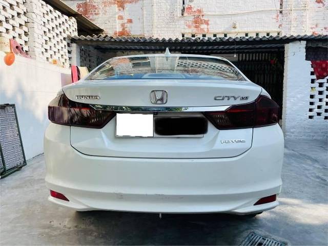 https://images10.gaadi.com/usedcar_image/4534459/original/processed_3f0c1d5c-c13d-4036-892f-9167085b550b.jpeg?imwidth=6401
