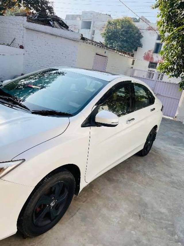 https://images10.gaadi.com/usedcar_image/4534459/original/processed_7f720876-66e3-42d5-aa4c-a18dc99eef0b.jpeg?imwidth=6400