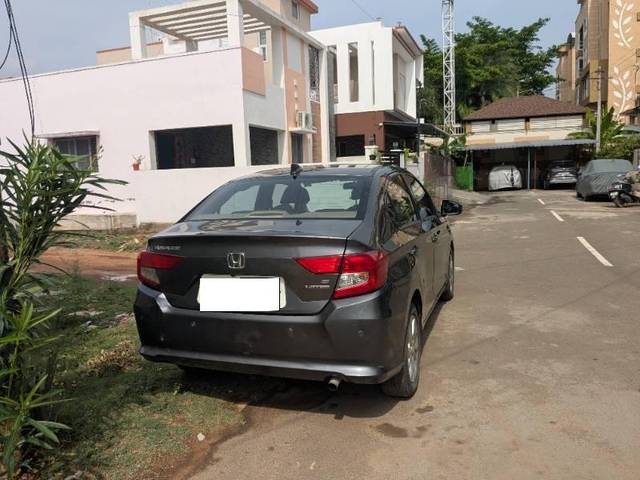 https://images10.gaadi.com/usedcar_image/4534536/original/processed_06daf542-c1b1-45b4-9f7c-b6b1fef0f966.jpg?imwidth=6402
