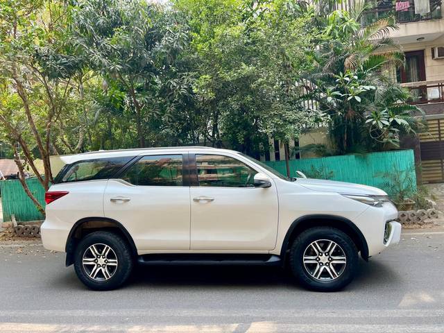 https://images10.gaadi.com/usedcar_image/4534545/original/4496dd1f474aac9e43b28a7a29c95da2.jpg?imwidth=6401