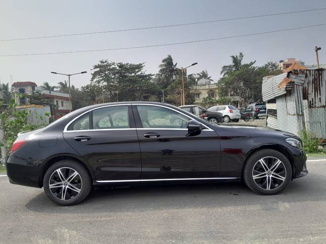 https://images10.gaadi.com/usedcar_image/4534561/original/77ac9c09ac115441020267bcc5ad53ce.jpg?imwidth=6401