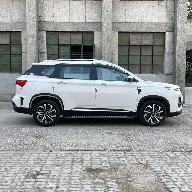 https://images10.gaadi.com/usedcar_image/4534577/original/aff68ec753107bfd636971f2af06d889.jpg?imwidth=6401
