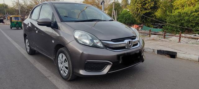 https://images10.gaadi.com/usedcar_image/4534581/original/2927c146cbe97bbe338d6cfad60edb7a.jpg?imwidth=6400