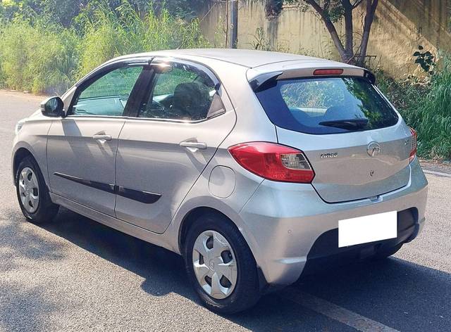 https://images10.gaadi.com/usedcar_image/4534607/original/processed_0cf9b6be916dd10d84615a2fd752b90f.jpg?imwidth=6402