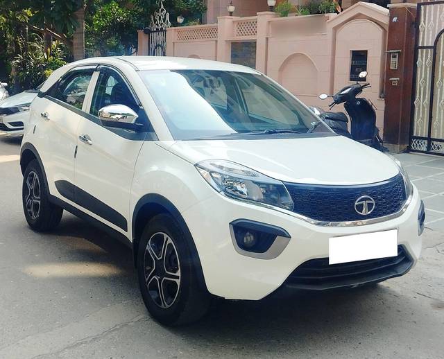 https://images10.gaadi.com/usedcar_image/4534615/original/processed_6ed32e96889cc73155a83e702e901303.jpg?imwidth=6402