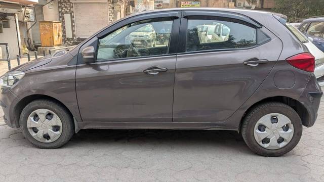 https://images10.gaadi.com/usedcar_image/4534619/original/processed_8a7df9e0005aa7ed0cd4f698fba55f9c.jpg?imwidth=6400