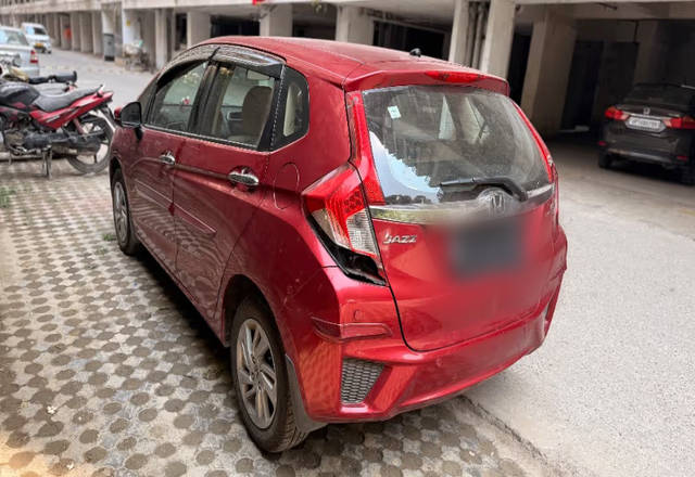 https://images10.gaadi.com/usedcar_image/4534631/original/4c32d072-fa20-46da-8bfe-7f8dad1ddfca.?imwidth=6402