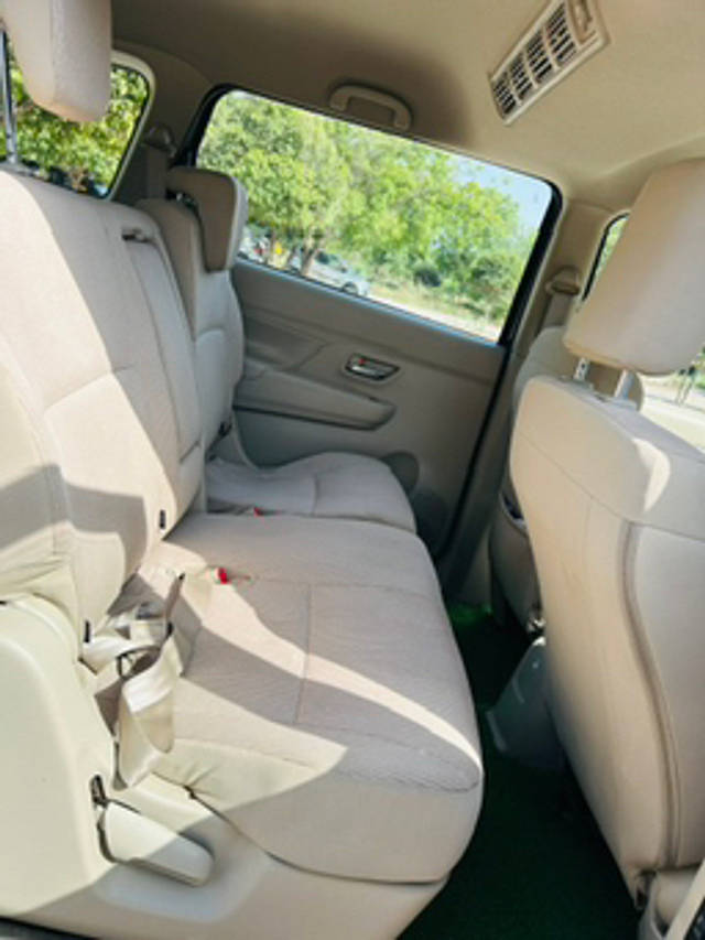 https://images10.gaadi.com/usedcar_image/4534637/original/27f684cd047ee0123df5798880b1da12.jpg?imwidth=6402