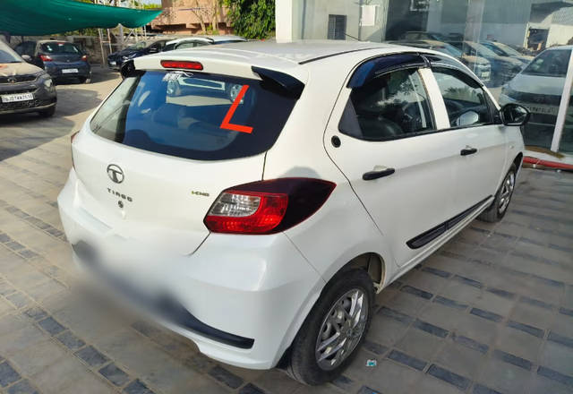https://images10.gaadi.com/usedcar_image/4534672/original/3818c115-fbca-4512-8029-518a4804a55c.?imwidth=6400